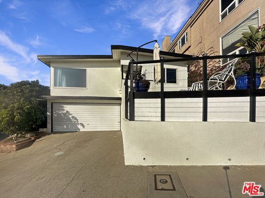 Attached, Exterior, Facade, Modern