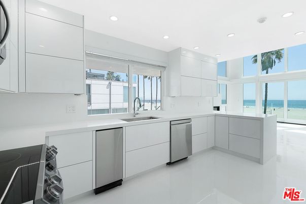 Interior, Kitchen, Recessed Lighting, Water