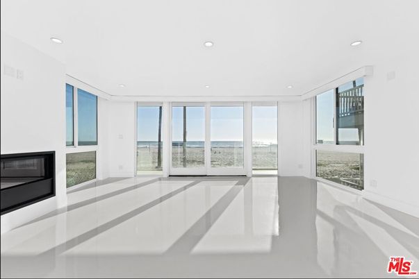 Empty room, Interior, Recessed Lighting, Water