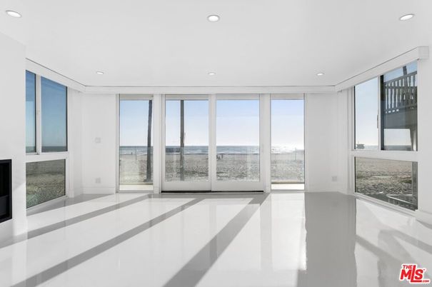 Empty room, Interior, Recessed Lighting, Water