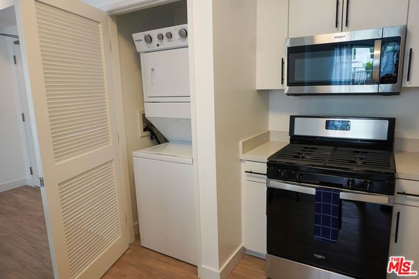 Interior, Kitchen, Utility Closets, Washer, Wood Texture Flooring