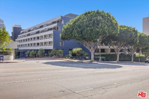 Exterior, Facade, Condo Building