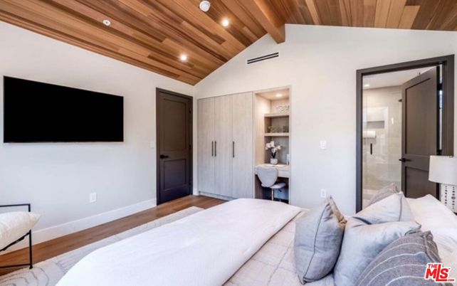 Bedroom, Interior, Recessed Lighting, Wooden Beams, Wooden Ceilings, Wood Texture Flooring