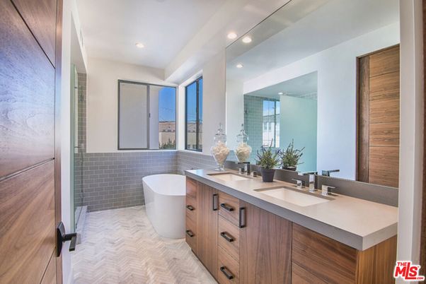 Bathroom, Dual Sink Vanities, Free Standing Baths, Interior, Recessed Lighting