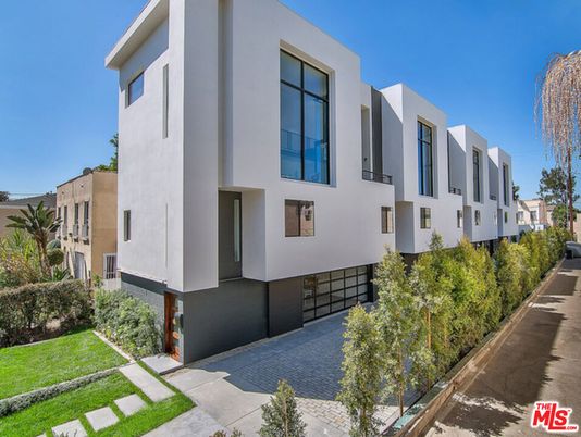 Attached, Exterior, Facade, Modern
