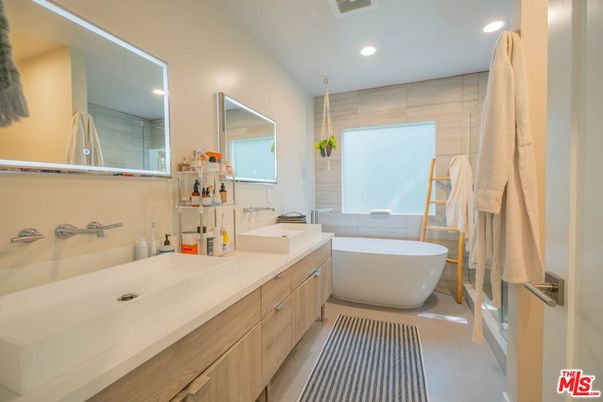 Bathroom, Dual Sink Vanities, Free Standing Baths, Interior, Recessed Lighting