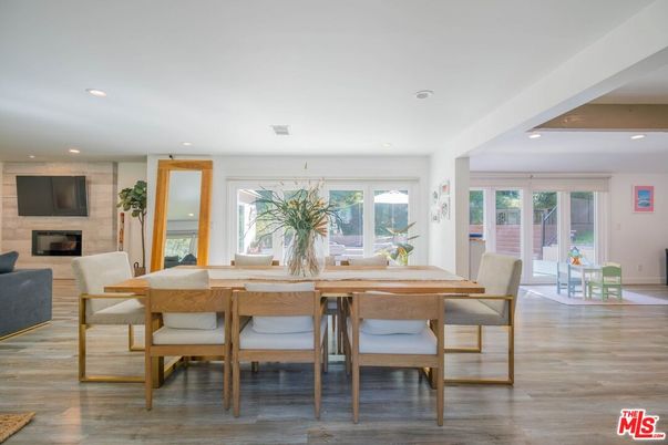 Dining room, Fireplace, Interior, Recessed Lighting, Wood Texture Flooring