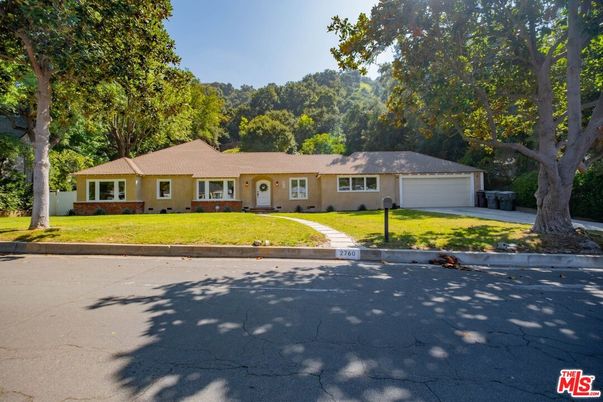 Attached, Detached Garage, Exterior, Facade, Ranch