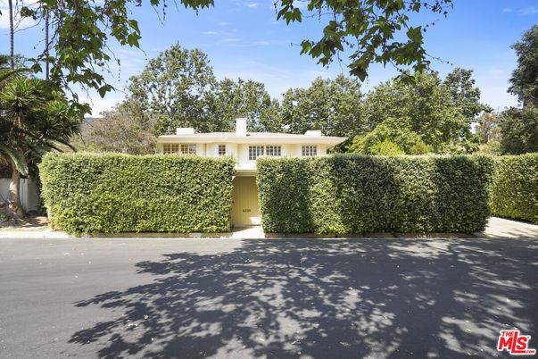Backyard, Exterior, Facade, Modern