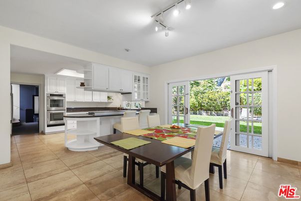 Dining room, Interior, Kitchen, Recessed Lighting, Stainless Steel Appliances