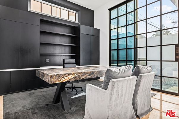 Home Office, Interior