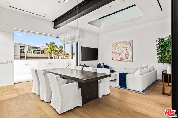 Chandelier, Dining room, Interior, Living room, Recessed Lighting, Wood Texture Flooring