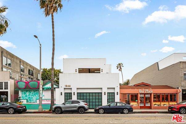 Attached, Exterior, Facade, Modern