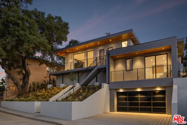 Attached, Exterior, Facade, Modern