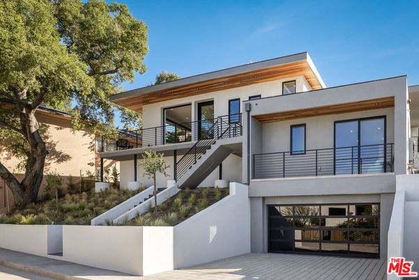 Attached, Exterior, Facade, Modern