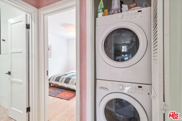 Interior, Utility Closets, Washer, Wood Texture Flooring