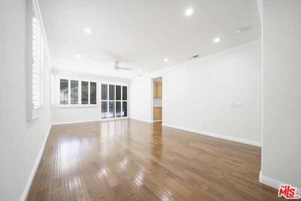 Empty room, Interior, Recessed Lighting, Wood Texture Flooring