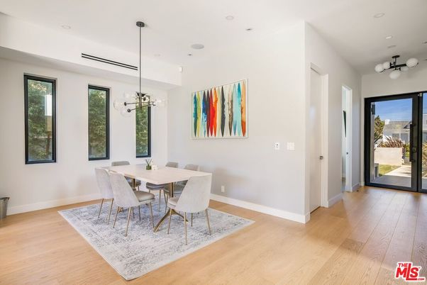 Chandelier, Dining room, Interior, Pendant Lights, Recessed Lighting, Wood Texture Flooring