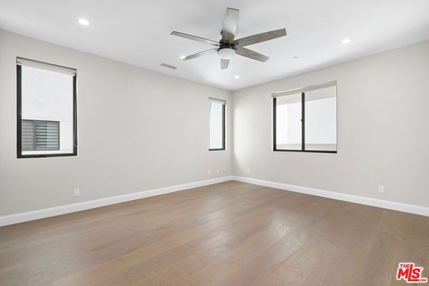 Empty room, Interior, Recessed Lighting, Wood Texture Flooring