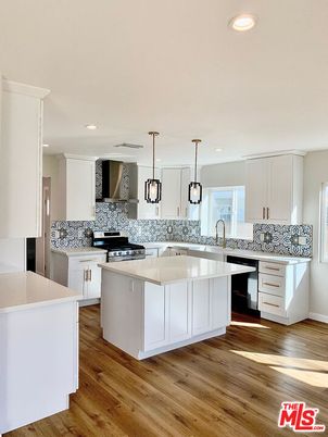 Interior, Kitchen, Pendant Lights, Recessed Lighting, Wood Texture Flooring