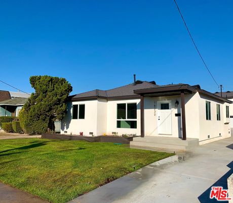 Backyard, Exterior, Facade, Ranch