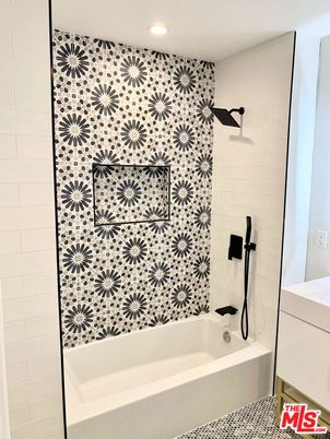 Bathroom, Interior, Recessed Lighting
