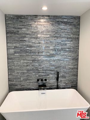 Bathroom, Free Standing Baths, Interior, Recessed Lighting