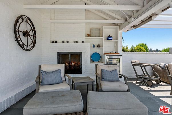 Exterior, Fireplace