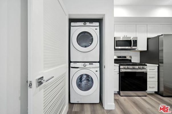 Interior, Kitchen, Stainless Steel Appliances, Utility Closets, Washer, Wood Texture Flooring