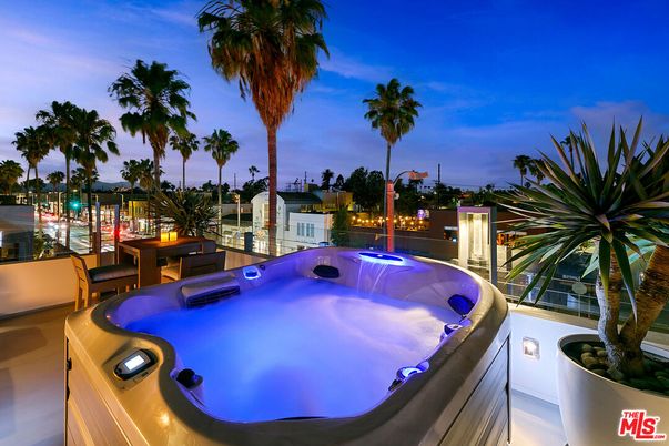 Exterior, Hot Tub