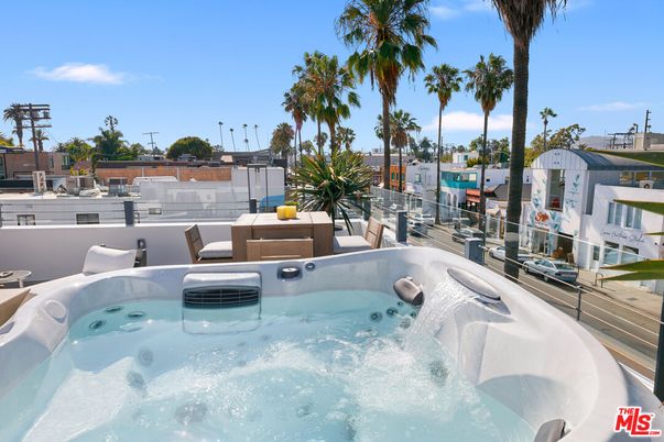 Exterior, Hot Tub