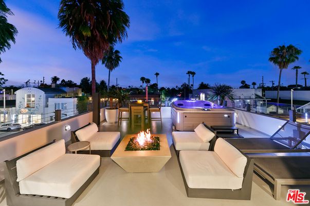 Exterior, Hot Tub