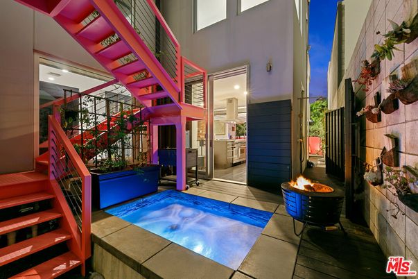 Exterior, Interior, Pool