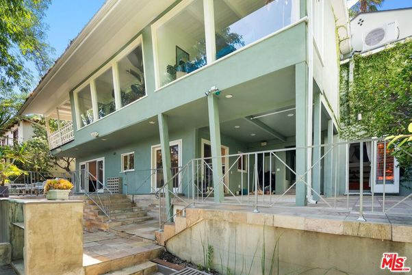 Exterior, Facade, None