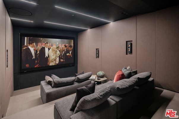 Interior, Projection Screen, Recessed Lighting, Theatre Room