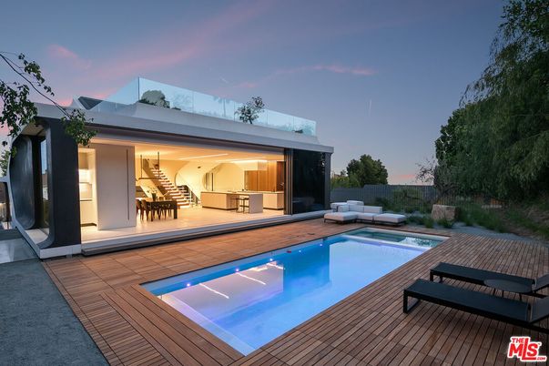 Exterior, Pool