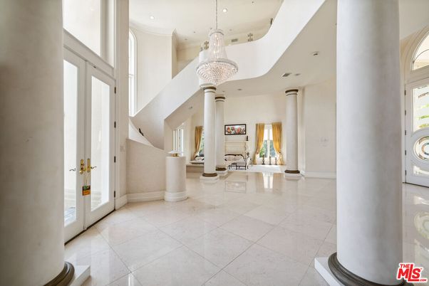 Chandelier, Interior, Recessed Lighting