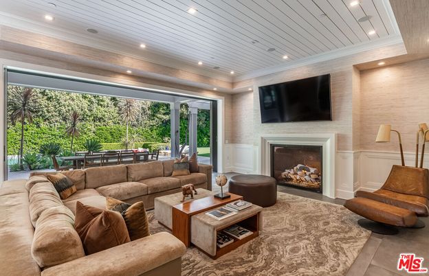 Fireplace, Interior, Living room, Recessed Lighting