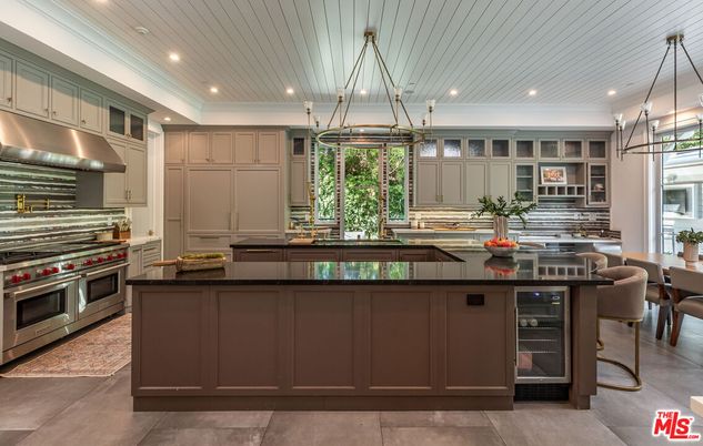 Dining room, Interior, Kitchen, Pendant Lights, Recessed Lighting, Stainless Steel Appliances