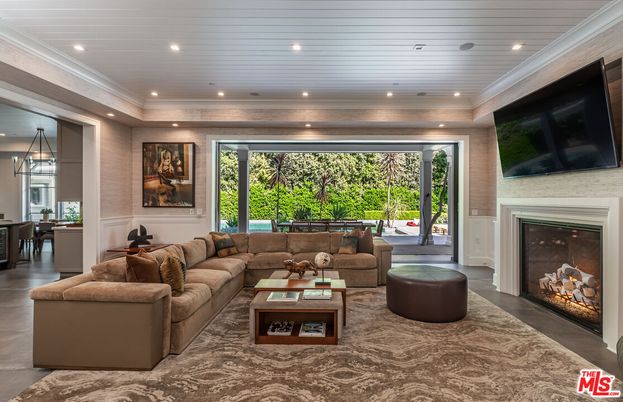 Fireplace, Interior, Living room, Pendant Lights, Recessed Lighting