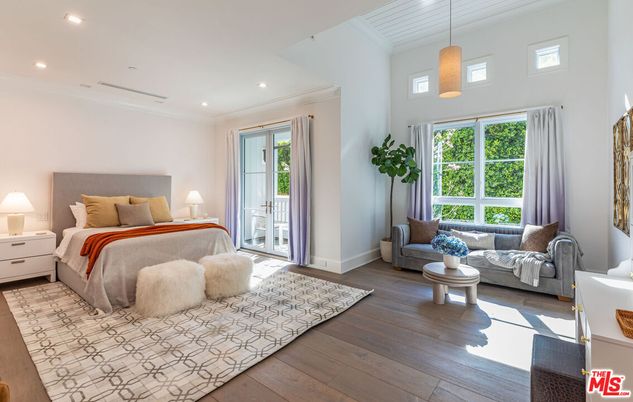 Bedroom, Interior, Pendant Lights, Recessed Lighting, Wood Texture Flooring