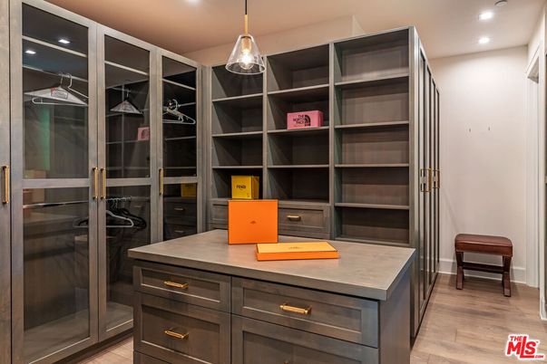 Interior, Pendant Lights, Recessed Lighting, Walk-in Closets, Wood Texture Flooring