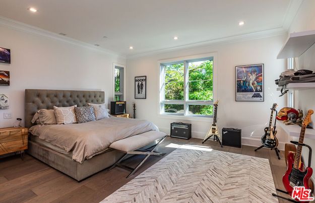 Bedroom, Fitness Equipment, Interior, Recessed Lighting, Wood Texture Flooring