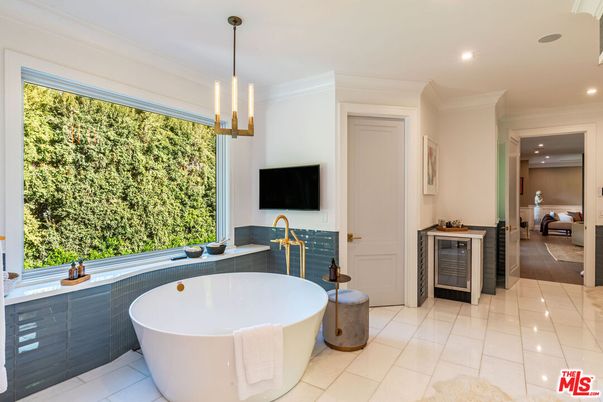 Bathroom, Free Standing Baths, Interior, Pendant Lights, Recessed Lighting