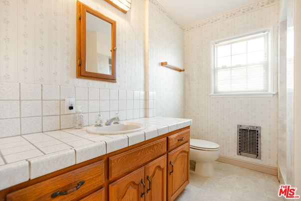 Bathroom, Interior, Tile Countertops