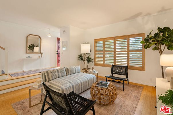 Interior, Living room, Pendant Lights, Wood Texture Flooring