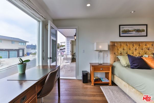 Bedroom, Home Office, Interior, Recessed Lighting, Wood Texture Flooring