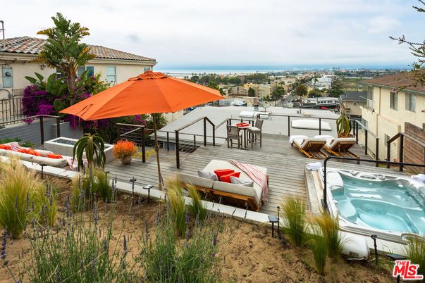 Exterior, Hot Tub, Water