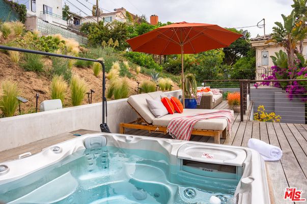 Exterior, Hot Tub