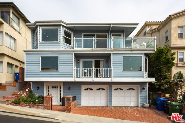 Attached, Exterior, Facade, Rowhouse